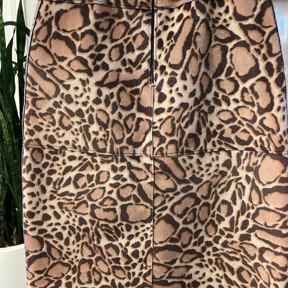 Knee length leopard pencil skirt - Picture 3 of 5